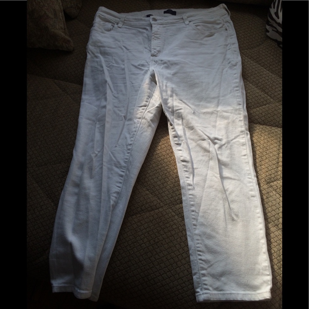 🔥 White NYDJ jeans